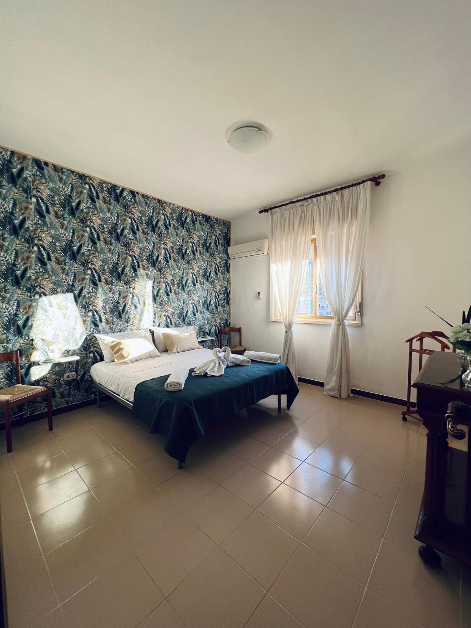 Sun House Appartement Palermo Buitenkant foto
